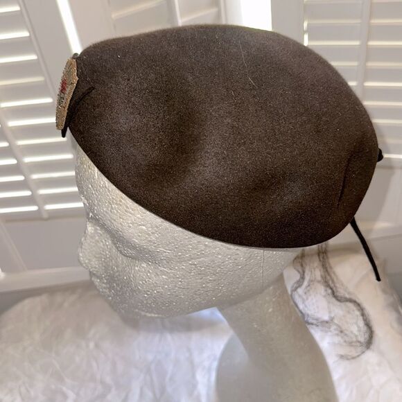 Vintage 50s/60s Brown Felt Beret with Beaded Patch on Front & Bow in Back - Picture 3 of 8